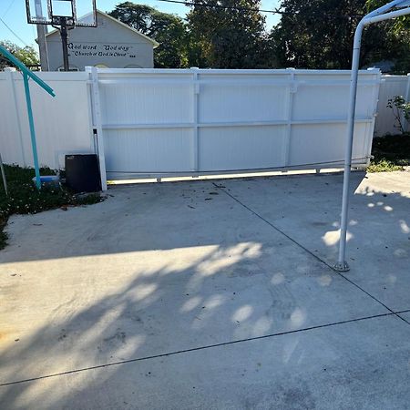 Mini House Oasis Hotel Miami Springs Exterior photo