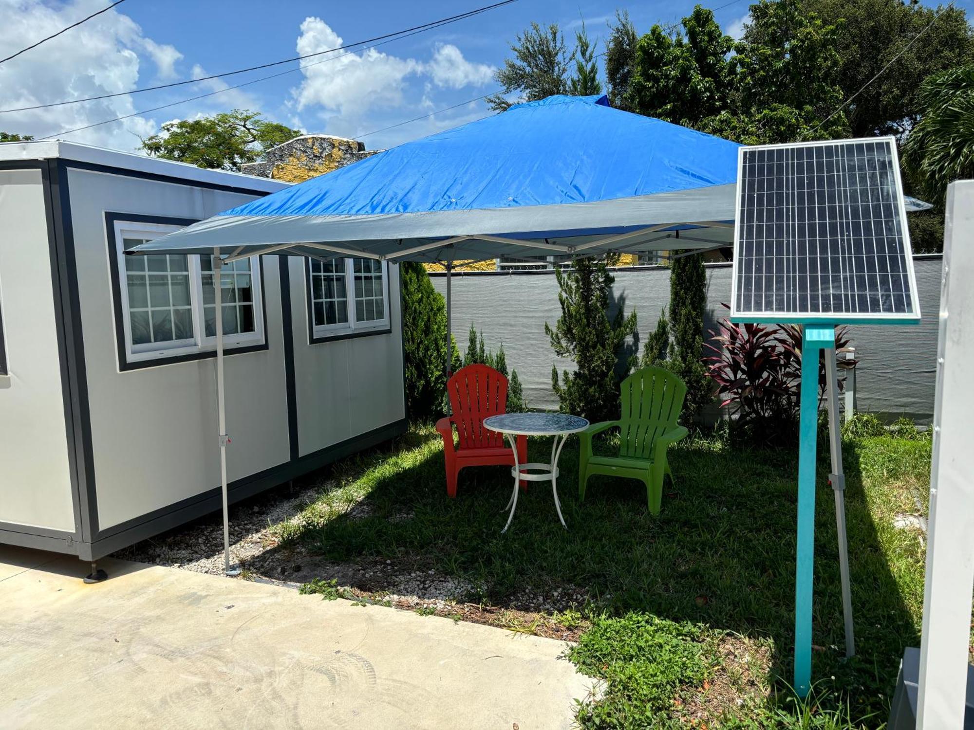 Mini House Oasis Hotel Miami Springs Exterior photo